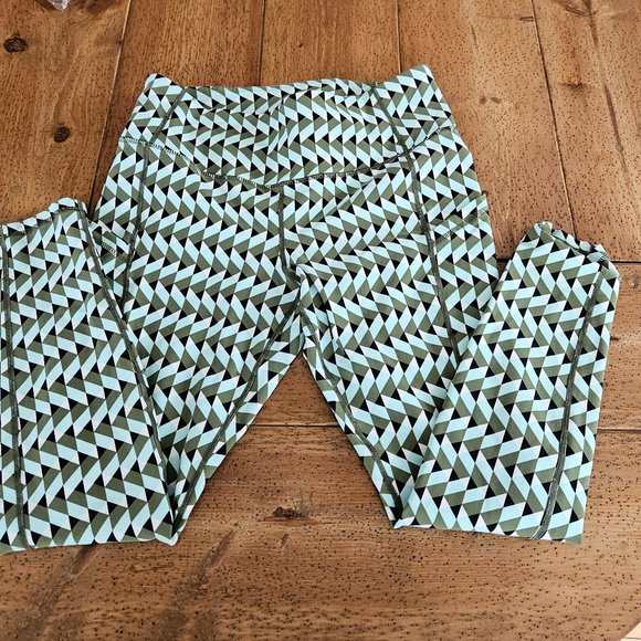 TORRID -ACTIVE CORE LEGGING WITH SIDE POCKET - Olivine Anya Geo - SZ 0/M - Picture 2 of 8